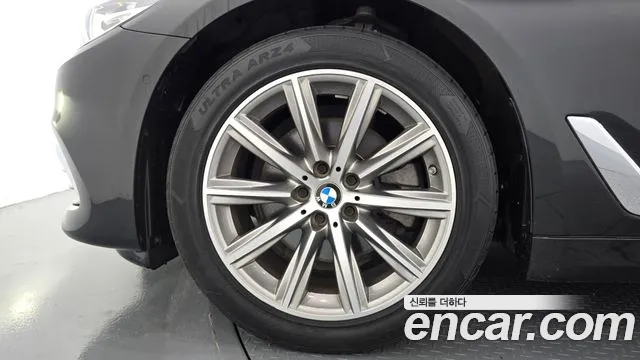 BMW 5-Series 2018 thumb 5