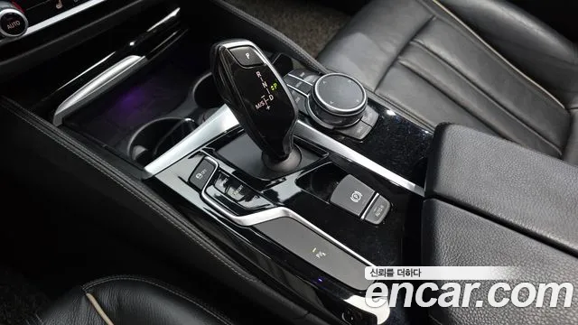 BMW 5-Series 2018 thumb 9