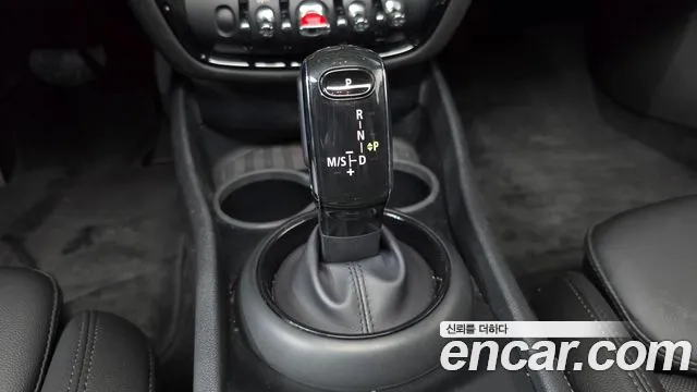 MINI Clubman 2018 thumb 8