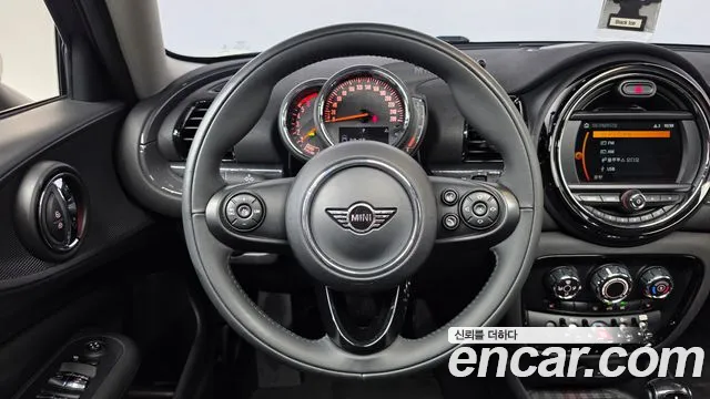 MINI Clubman 2018 thumb 12