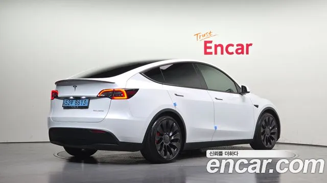 Tesla Model Y 2022 thumb 2