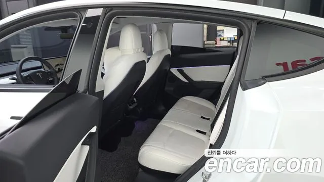 Tesla Model Y 2022 thumb 11