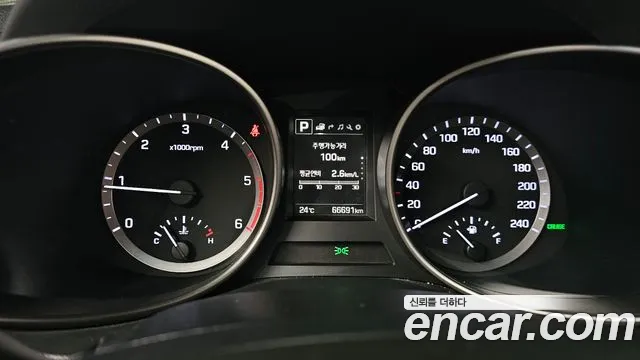 Hyundai Santa Fe 2017 thumb 8