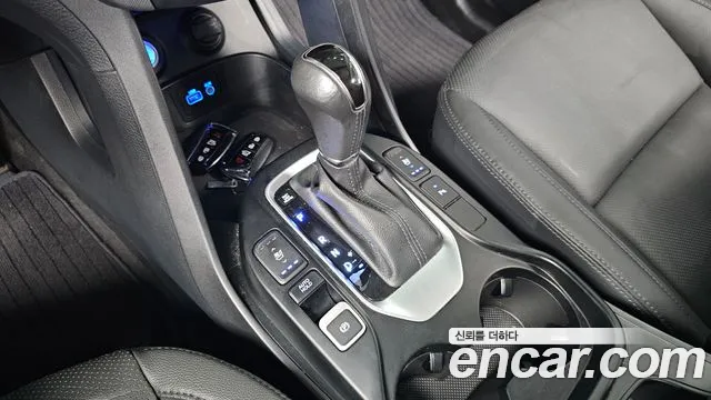 Hyundai Santa Fe 2017 thumb 9
