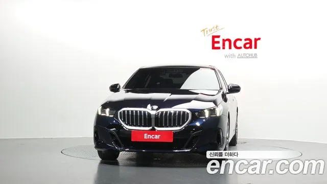 BMW 5-Series 2025 thumb 2