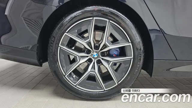 BMW 5-Series 2025 thumb 4