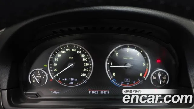 BMW 5-Series 2013 thumb 8