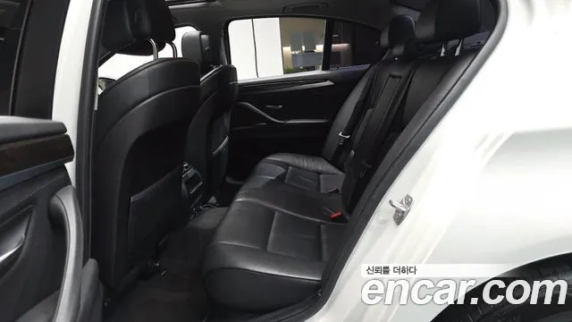 BMW 5-Series 2013 thumb 12
