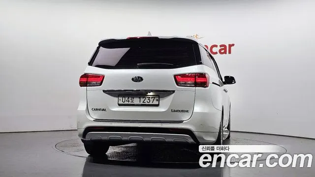 Kia Carnival 2017 thumb 4