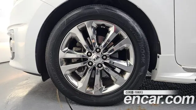 Kia Carnival 2017 thumb 5