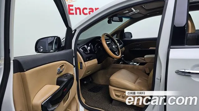 Kia Carnival 2017 thumb 10