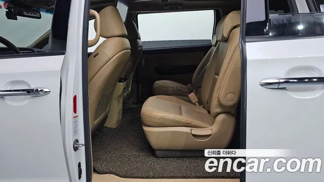 Kia Carnival 2017 thumb 11