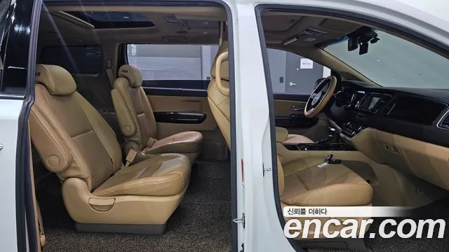 Kia Carnival 2017 thumb 12