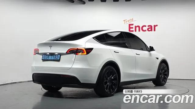 Tesla Model Y 2024 thumb 2