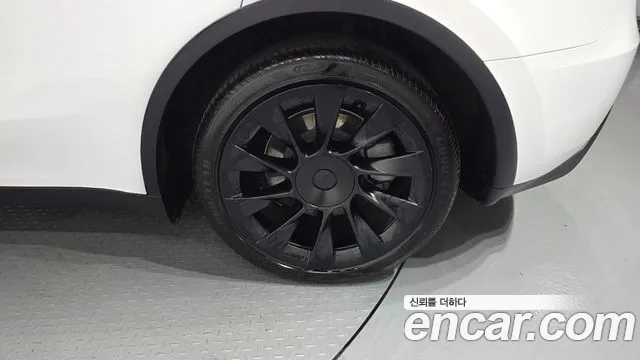 Tesla Model Y 2024 thumb 5