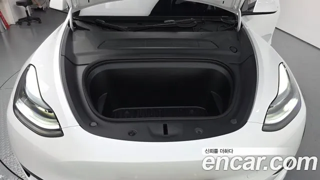 Tesla Model Y 2024 thumb 6