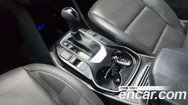 Hyundai Santa Fe 2017 thumb 9