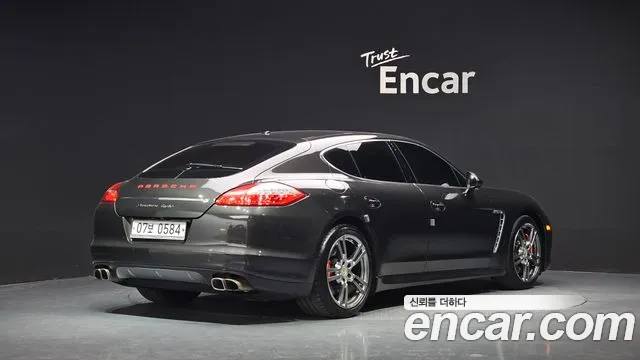Porsche Panamera 2011 thumb 2
