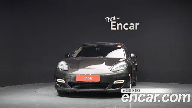 Porsche Panamera 2011 thumb 3