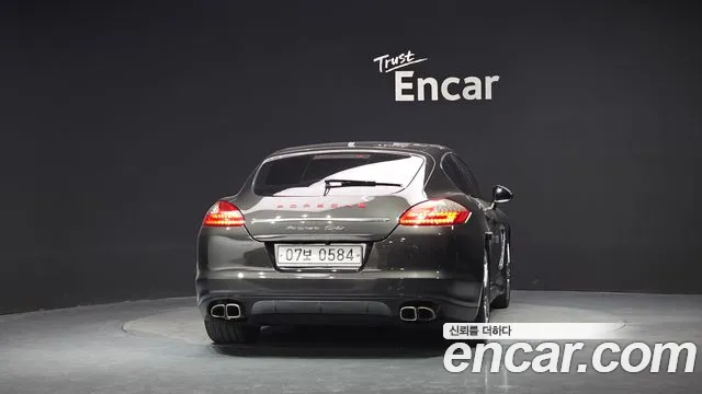 Porsche Panamera 2011 thumb 4