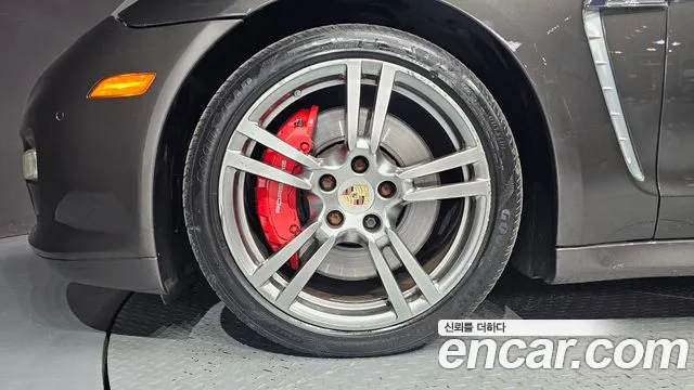 Porsche Panamera 2011 thumb 5