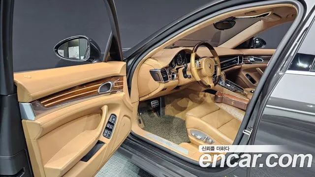 Porsche Panamera 2011 thumb 10