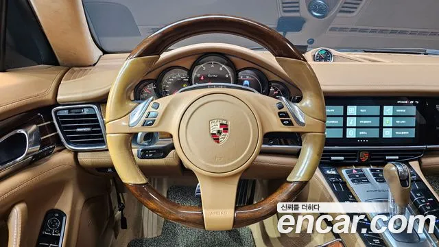 Porsche Panamera 2011 thumb 12