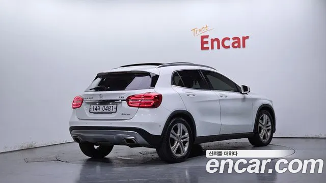 Mercedes-Benz GLA 2015 thumb 2