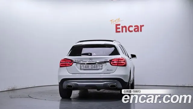 Mercedes-Benz GLA 2015 thumb 4