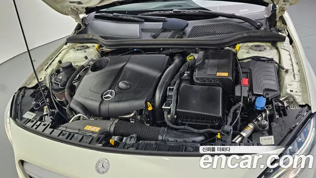 Mercedes-Benz GLA 2015 thumb 6