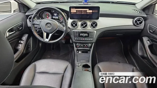 Mercedes-Benz GLA 2015 thumb 7