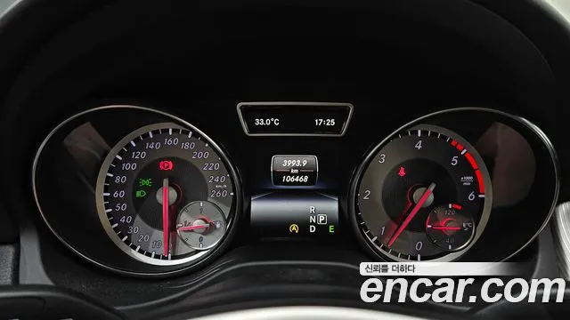 Mercedes-Benz GLA 2015 thumb 8
