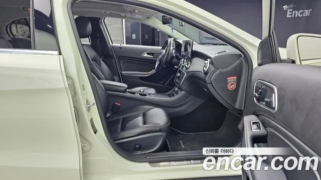 Mercedes-Benz GLA 2015 thumb 11