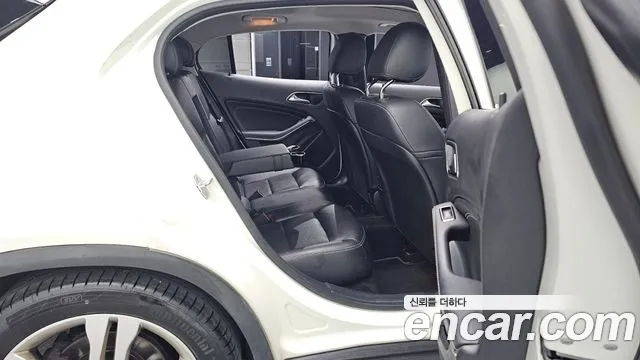 Mercedes-Benz GLA 2015 thumb 12