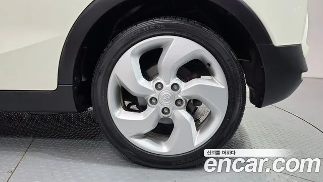KG_Mobility_Ssangyong TIBOLI 2015 thumb 5