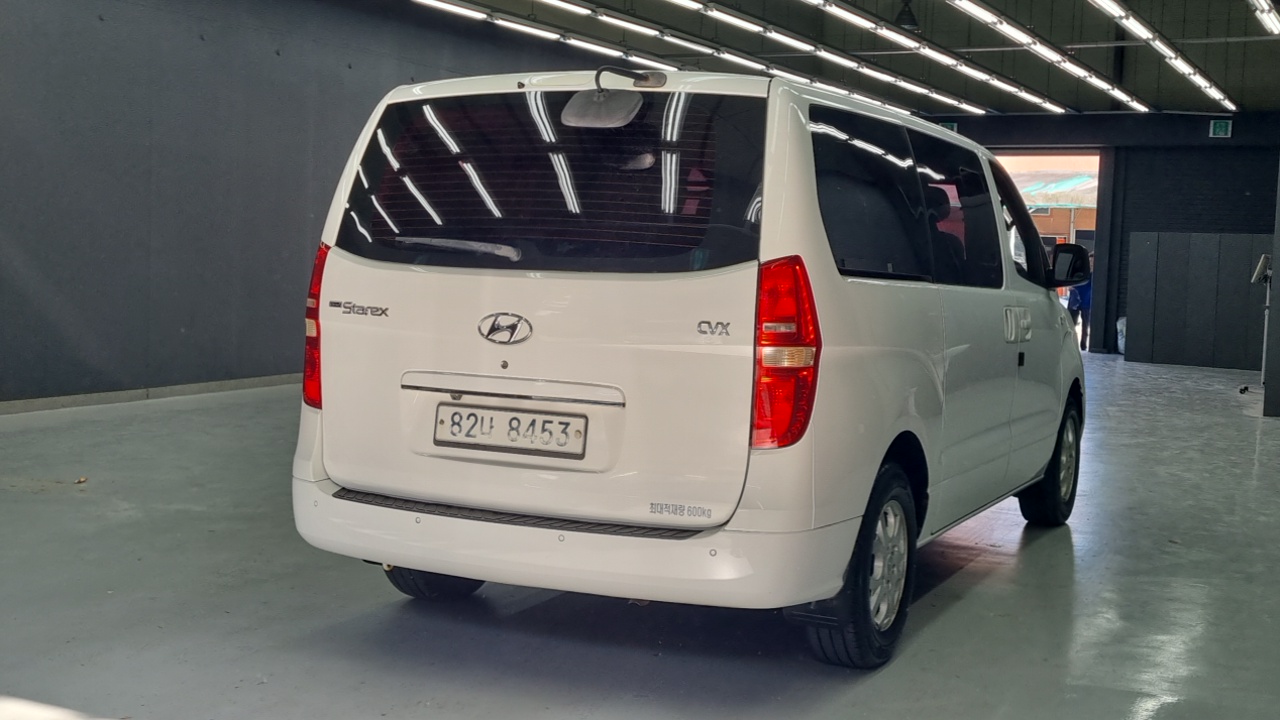 Hyundai Starex 2012 thumb 2