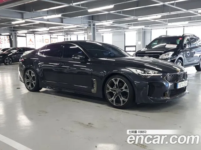 Kia Stinger 2017 thumb 3