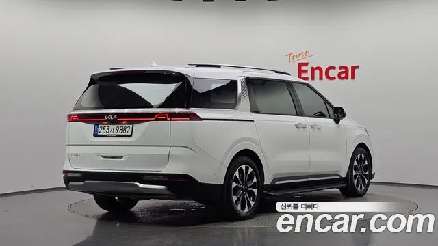 Kia Carnival 2023 thumb 2