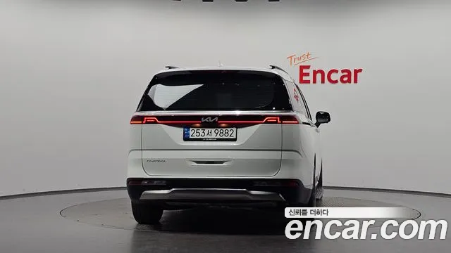 Kia Carnival 2023 thumb 4