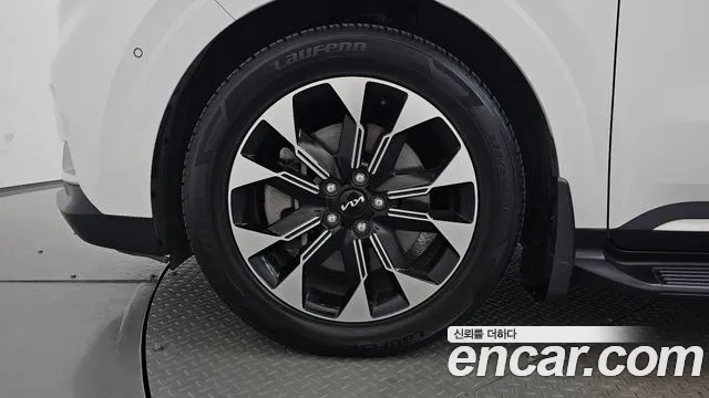 Kia Carnival 2023 thumb 5