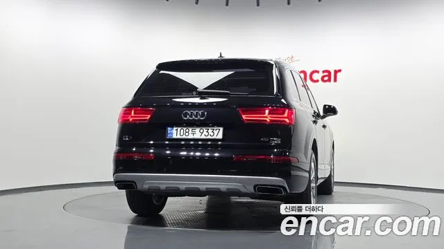 Audi Q7 2019 thumb 3