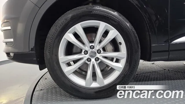 Audi Q7 2019 thumb 4