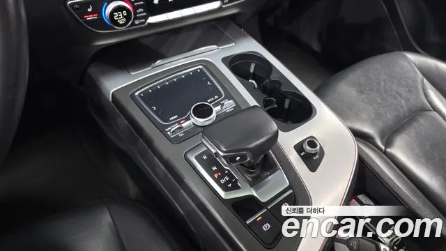 Audi Q7 2019 thumb 8