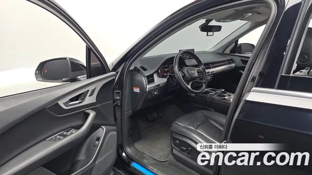 Audi Q7 2019 thumb 9