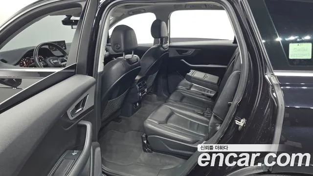 Audi Q7 2019 thumb 11