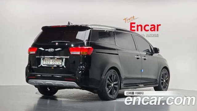 Kia Carnival 2017 thumb 2