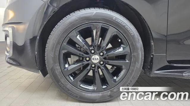 Kia Carnival 2017 thumb 5