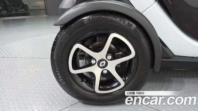 Renault-KoreaSamsung Twizy 2018 thumb 4