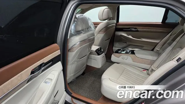 Genesis G90 2019 thumb 11