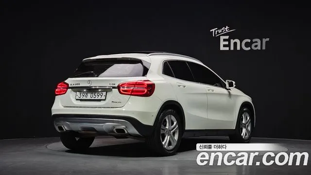 Mercedes-Benz GLA 2015 thumb 2